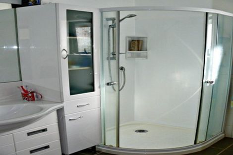 Photo of property in 16 Ivy Place, Birkdale, Auckland, 0626