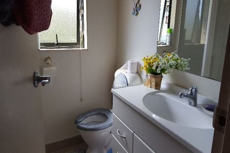 Photo of property in 80 Sunset Road, Unsworth Heights, Auckland, 0632