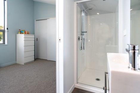 Photo of property in 13/2u Stone Street, Miramar, Wellington, 6022