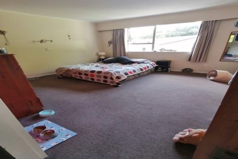 Photo of property in 32 Glanmire Road, Newlands, Wellington, 6037