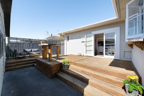 Photo of property in 42 Rifle Range Road, Dinsdale, Hamilton, 3204