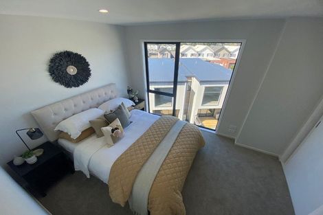 Photo of property in 2 Mikoikoi Crescent, Mangere Bridge, Auckland, 2022