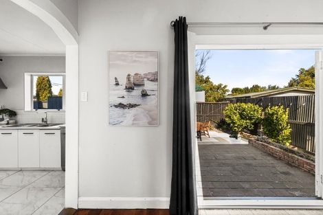 Photo of property in 15 Taradale Road, Marewa, Napier, 4110