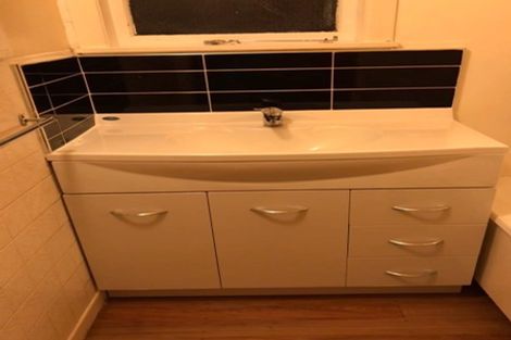 Photo of property in 37 Kenmore Street, Newlands, Wellington, 6037