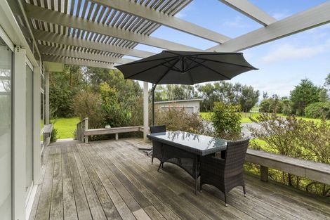 Photo of property in 3 Takapu Road, Manakau, Levin, 5573