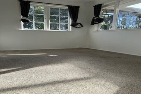 Photo of property in 115 Pupuke Road, Northcote, Auckland, 0627