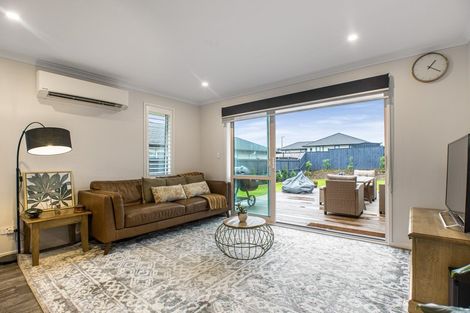 Photo of property in 8 Tahuna Minhinnick Drive, Glenbrook, 2681