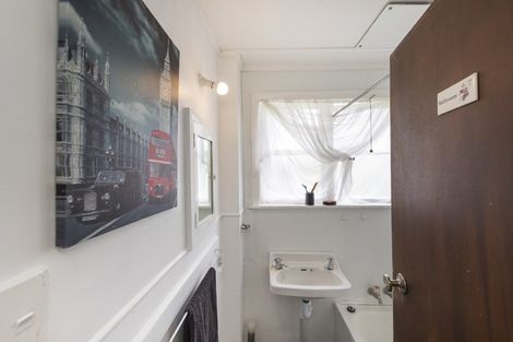 Photo of property in 73 Rangiora Avenue, Roslyn, Palmerston North, 4414