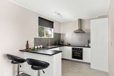 Photo of property in 24 Halloran Place, Massey, Auckland, 0614