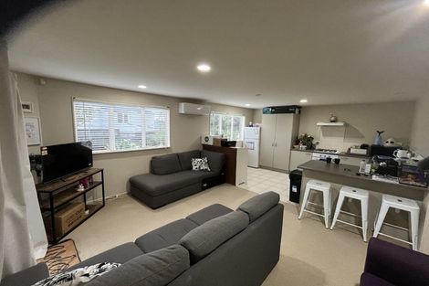 Photo of property in 11 Kittiwake Drive, Schnapper Rock, Auckland, 0632
