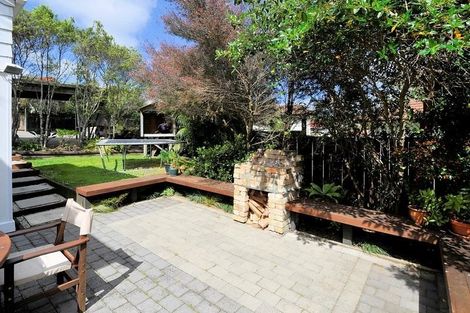 Photo of property in 20 Santiago Crescent, Unsworth Heights, Auckland, 0632