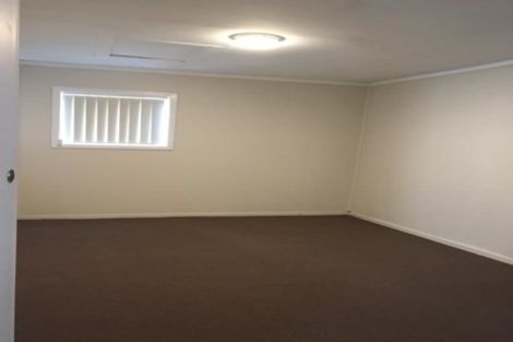 Photo of property in 17 Hindmarsh Street, Henderson, Auckland, 0612