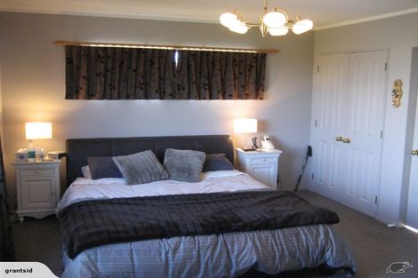 Photo of property in 10 Lingard Grove, Brooklyn, Wellington, 6021