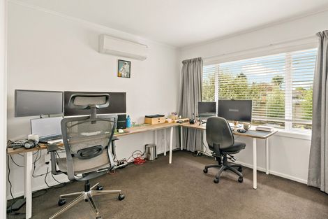 Photo of property in 4 London Street, Te Atatu Peninsula, Auckland, 0610