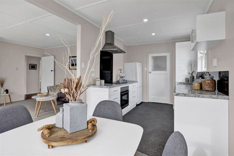 Photo of property in 13 Malone Place, Hawera, 4610