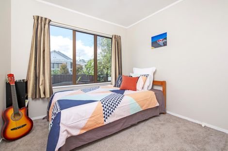 Photo of property in 2/13 De Quincey Terrace, Highland Park, Auckland, 2010