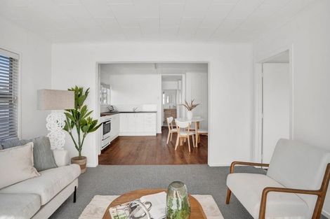 Photo of property in 15 Alberta Road, Glen Avon, New Plymouth, 4312