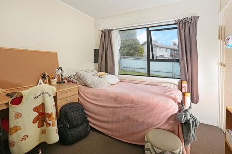 Photo of property in 4 Landsdale Place, Massey, Auckland, 0614