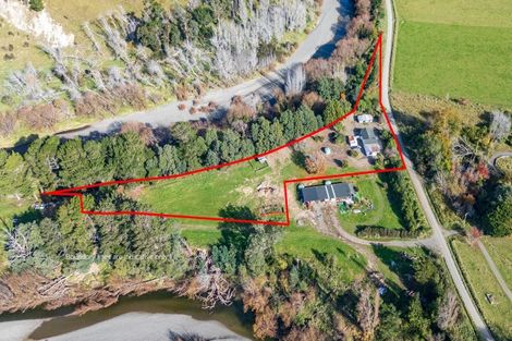 Photo of property in 172 Moeraki Road, Hinakura, Martinborough, 5784