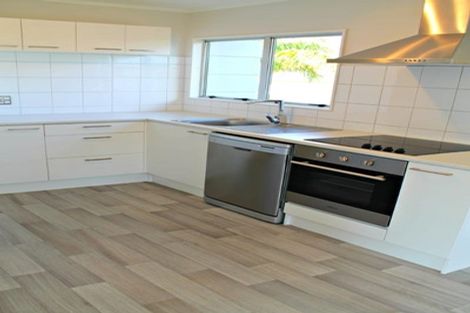 Photo of property in 8 Benchmark Drive, Massey, Auckland, 0614