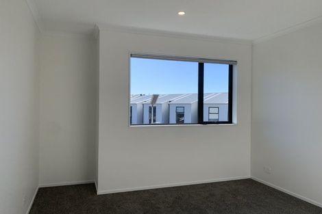 Photo of property in 18 Hema Road, Hobsonville, 0616
