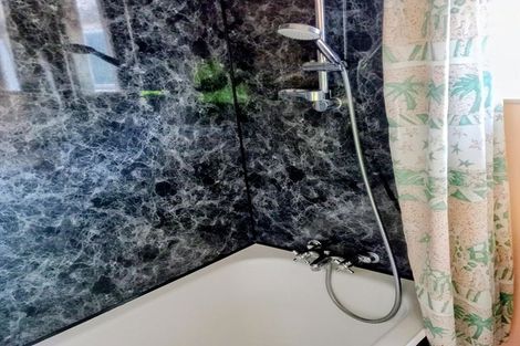 Photo of property in 8 Greenock Place, Awapuni, Palmerston North, 4412