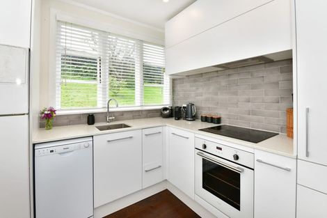 Photo of property in 2 Matai Road, Stanmore Bay, Whangaparaoa, 0932