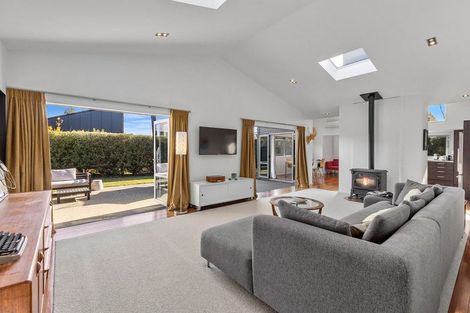 Photo of property in 16 Allenby Place, Wanaka, 9305