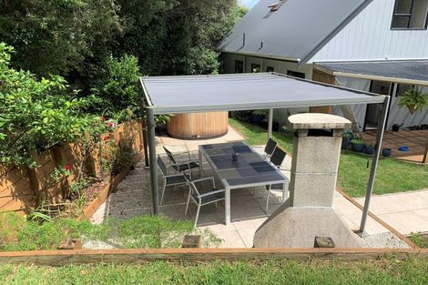 Photo of property in 21 Pohutukawa Avenue, Red Beach, 0932