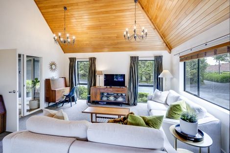 Photo of property in 5a Tauroa Road, Havelock North, 4130