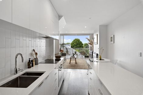 Photo of property in 9/83 Hinemoa Street, Birkenhead, Auckland, 0626