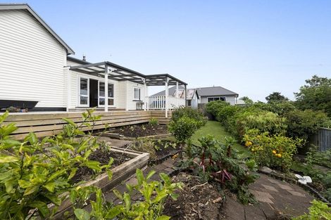 Photo of property in 132 Tukapa Street, Westown, New Plymouth, 4310