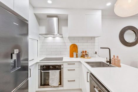 Photo of property in 32 Wharara Lane, Massey, Auckland, 0614