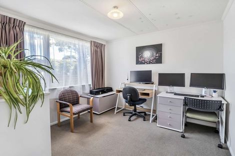 Photo of property in 14 Antrim Place, Hokowhitu, Palmerston North, 4410