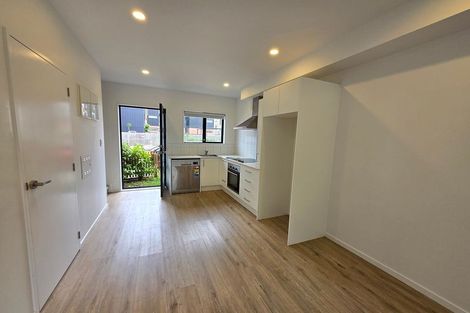 Photo of property in 5 Eileen Newey Place, Henderson, Auckland, 0612
