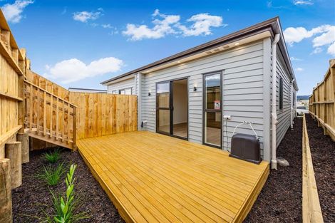 Photo of property in 16 Ihi Place, Karaka, 2578