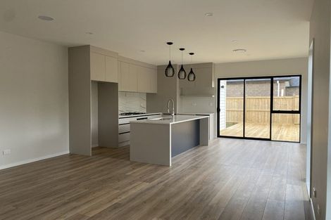 Photo of property in 28 Holcroft Street, Papakura, 2110