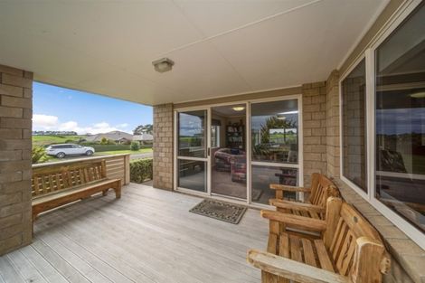 Photo of property in 8 Larlin Heights, Hawera, 4675