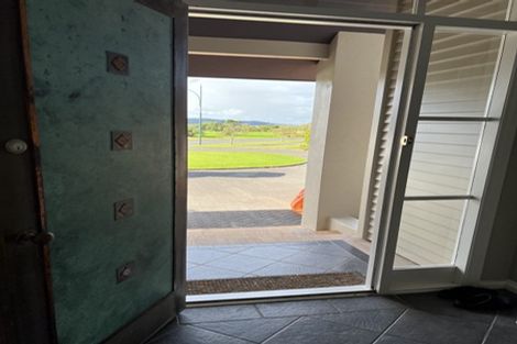 Photo of property in 3 Onemana Way, Te Atatu Peninsula, Auckland, 0610