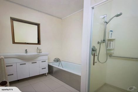 Photo of property in 2/146 Queen Street, Pukekohe, 2120