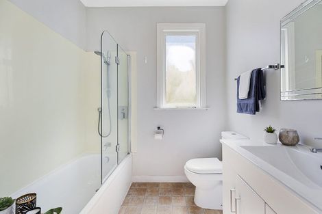 Photo of property in 11 Rimu Road, Kelburn, Wellington, 6012