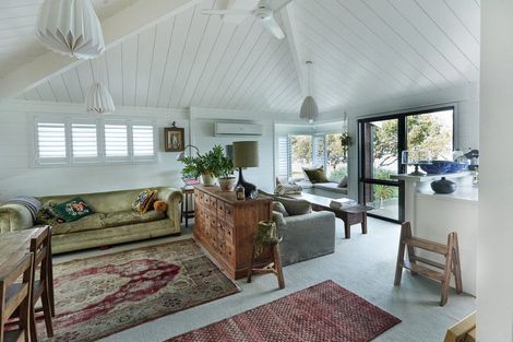 Photo of property in 18 Matakatia Parade, Matakatia, Whangaparaoa, 0930