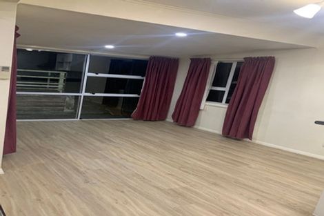 Photo of property in 1 Wakefield Terrace, Tawa, Wellington, 5028