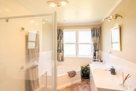 Photo of property in 28 Milton Street, Roslyn, Palmerston North, 4414