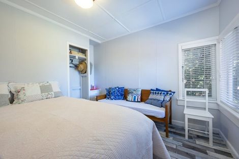 Photo of property in 35 North Piha Road, Piha, 0772