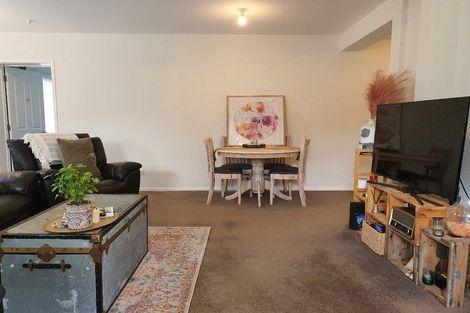 Photo of property in 50 Royal View Road, Te Atatu South, Auckland, 0610