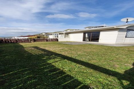 Photo of property in 20 Rice Crescent, Newlands, Wellington, 6037