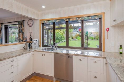 Photo of property in 4a Rewarewa Crescent, Waikanae, 5036