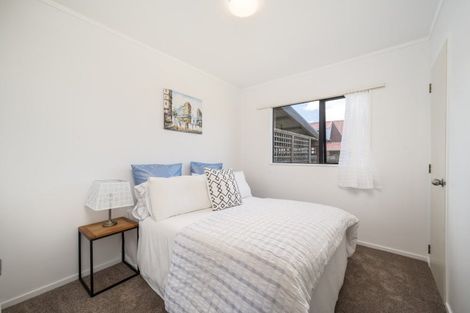 Photo of property in 2/83 Aviemore Drive, Highland Park, Auckland, 2010