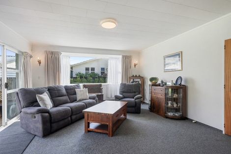 Photo of property in 18 Leybourne Avenue, Waikanae, 5036